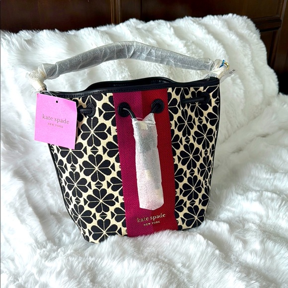 NWT Kate Spade flower bucket style handbag - Picture 1 of 8